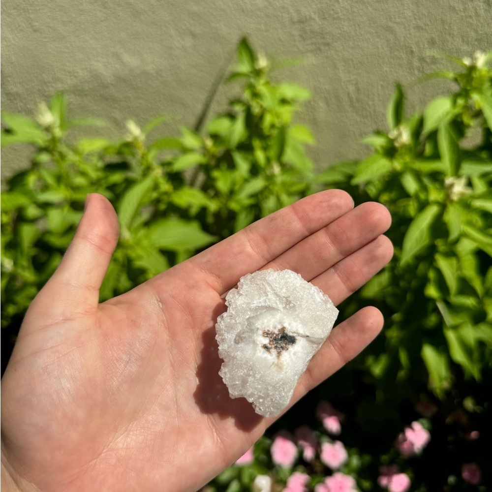 Small Clear Quartz Crystal Cluster - Picture 4 of 8
